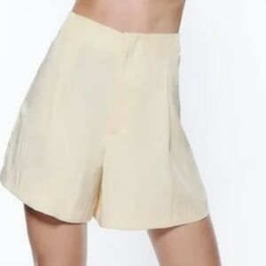 NWOT Zara Hight Waisted Women's Ecru Pleated Shorts